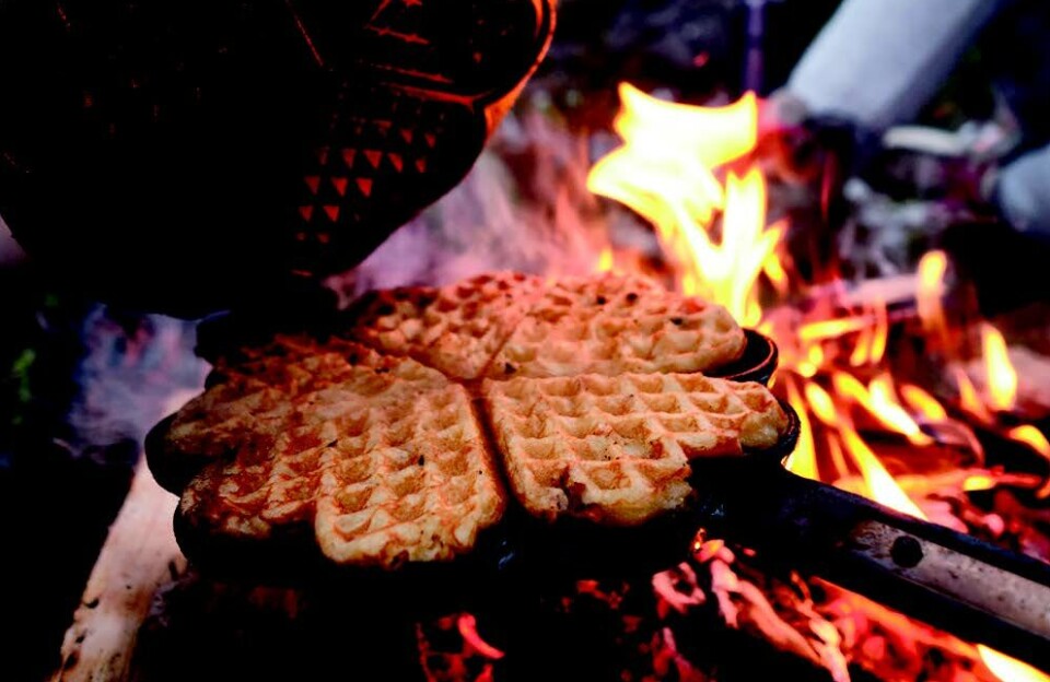 Vaffel smaker kjempegodt som de er, men kan også toppes med syltetøy, rømme, krem eller sjokoladepålegg. Lag røra hjemme og hell på en tom melkekartong eller flaske når du skal på tur.