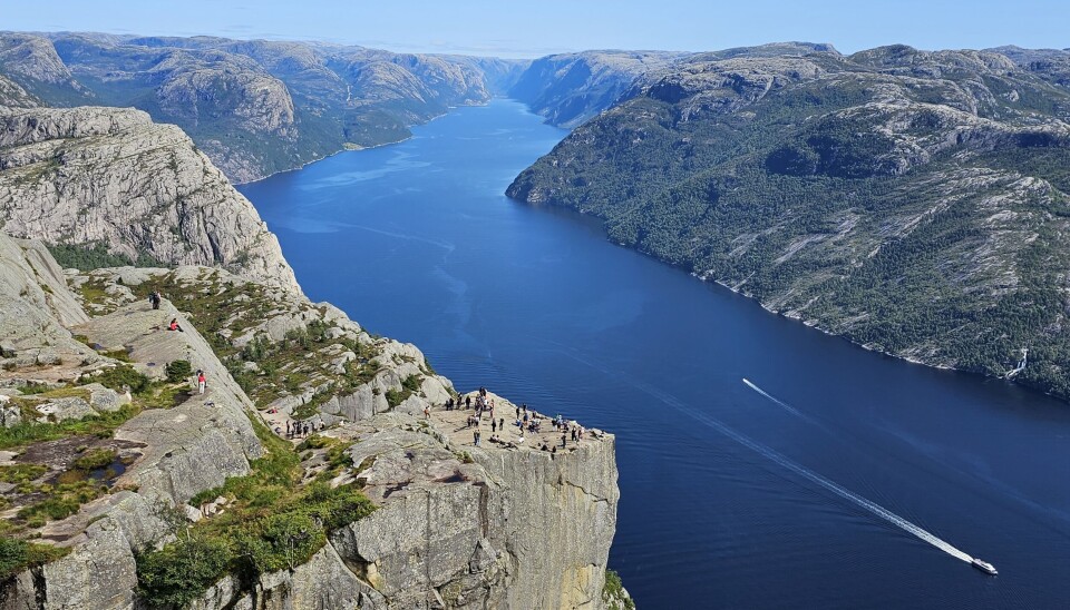 Preikestolen er en av de fem turiststiene som med sin spektakulære utsikt og store besøkstall har fått status som 'Nasjonal turiststi'.