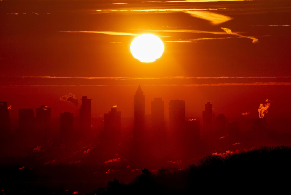 Soloppgang over Frankfurt i midten av januar. Snittemperaturen i Europa var den nest høyeste som noen gang er registrert i årets første måned.