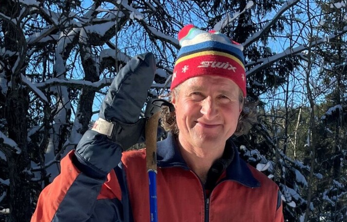 Som ung ønsket han å bli skiløper, men ble kun en middelmådig en, ifølge seg selv