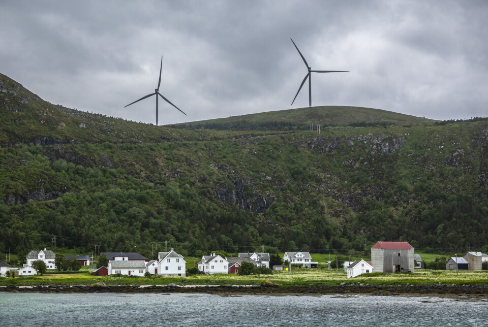 Vindturbiner tilhørende Haram vindkraftverk på fjellet over Ulla i Møre og Romsdal. Vindturbiner tilhørende Haram vindkraftverk på fjellet over Ulla i Møre og Romsdal.