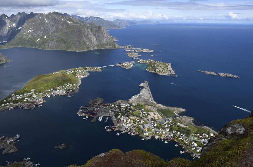 Reinebringen i Lofoten er populært blant turgåere og byr på spektakulær utsikt fra toppen. Reinebringen i Lofoten er populært blant turgåere og byr på spektakulær utsikt fra toppen.