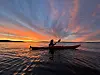 SOLNEDGANG: Når det gjelder padleruter i Trondheimsfjorden er det bare fantasien og lysten som setter grenser. Her en vakker sommerkveld utenfor Midtsandan i Malvik kommune.