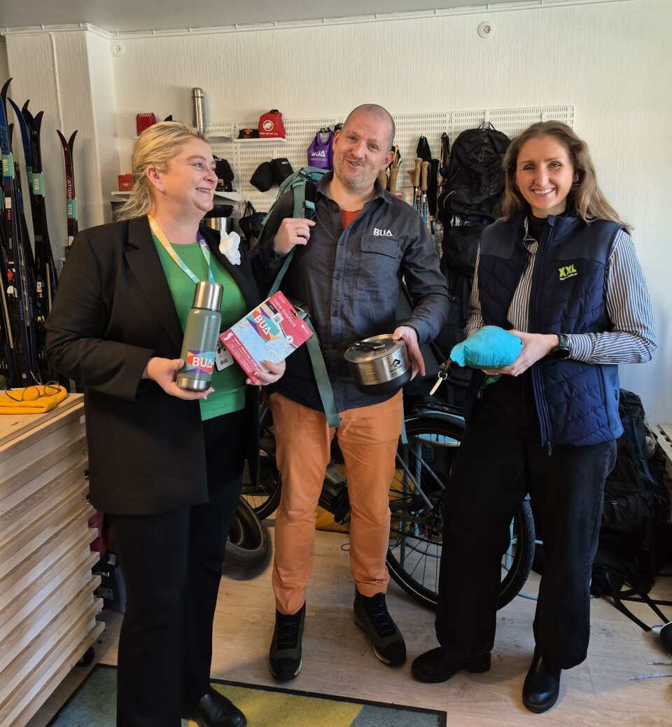 XXL og BUA lanserer fikse- og lånedag. Fv Katja Hinsch, strategisk rådgiver for næringslivspartnerskap i BUA, John Harald Bondevik, daglig leder i BUA og Malin Skulstad Driveklepp, bærekraftsjef i XXL. XXL og BUA lanserer fikse- og lånedag. Fv Katja Hinsch, strategisk rådgiver for næringslivspartnerskap i BUA, John Harald Bondevik, daglig leder i BUA og Malin Skulstad Driveklepp, bærekraftsjef i XXL.