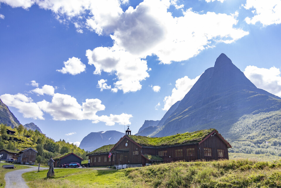 Den Norske Turistforening (DNT) har hytter både på fjellet, som Innerdalshytta i Møre og Romsdal (bildet) og ved kysten. Sommerværet har ført til en kraftig oppgang både i antall medlemmer og antall hyttebookinger i år. Den Norske Turistforening (DNT) har hytter både på fjellet, som Innerdalshytta i Møre og Romsdal (bildet) og ved kysten. Sommerværet har ført til en kraftig oppgang både i antall medlemmer og antall hyttebookinger i år.