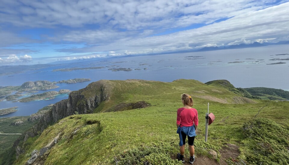 UTSIKT: I østre del av Lofoten ligger et vakkert øyrike. Fjellet Breitinden er ikke råhøyt, men gir en fenomenal utsikt østover utover Vestfjorden. I østre del av Lofoten ligger et vakkert øyrike. Fjellet Breitinden er ikke råhøyt, men gir en fenomenal utsikt østover utover Vestfjorden.