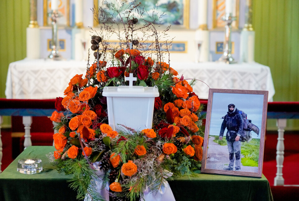 Eventyreren Steffen Skjøttelvik ble bisatt fra Holmsbu kirke torsdag. Skjøttelvik omkom 15. august i et forsøk på krysse elva Hayes i provinsen Manitoba i Canada. Eventyreren Steffen Skjøttelvik ble bisatt fra Holmsbu kirke torsdag. Skjøttelvik omkom 15. august i et forsøk på krysse elva Hayes i provinsen Manitoba i Canada.