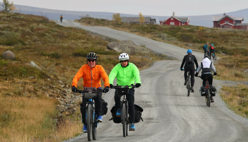 POPULÆRT: Enten du sykler med eller uten batterihjelp, er veien nordsiden av Vinstre populær blant syklister. Enten du sykler med eller uten batterihjelp, er veien nordsiden av Vinstre populær blant syklister.
